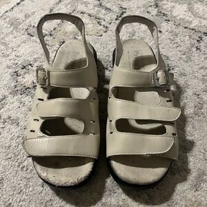 Propet "Breeze Walker" W0001 Women's Sport Sandal‎ Beige Nubuck Suede Size 8.5 W